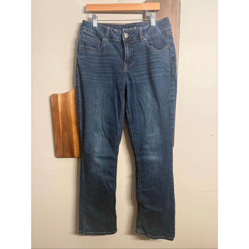 Maurices mid rise bootcut jeans size 6 short